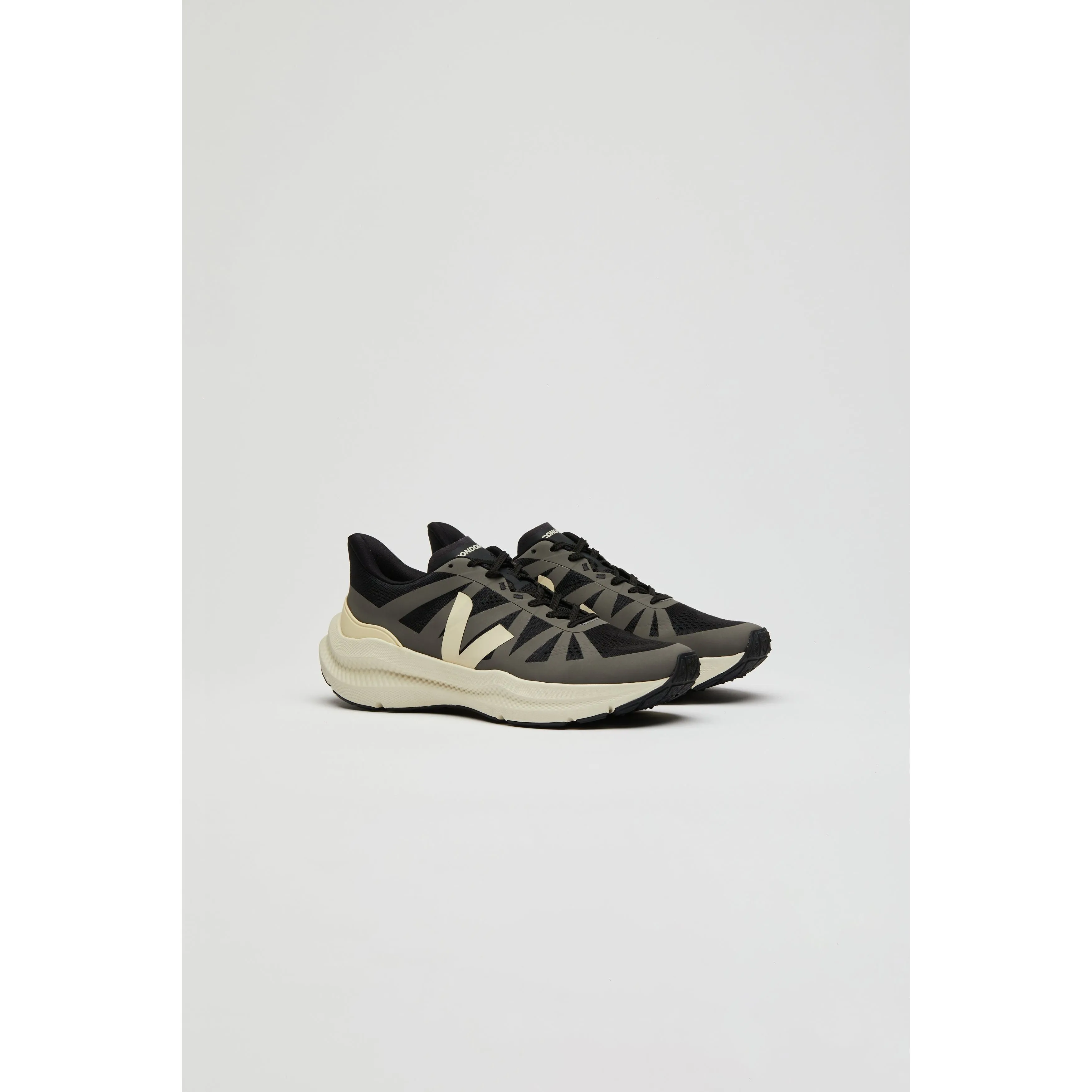 Veja Women's Condor 3 Engineered Mesh in Black Calcaire