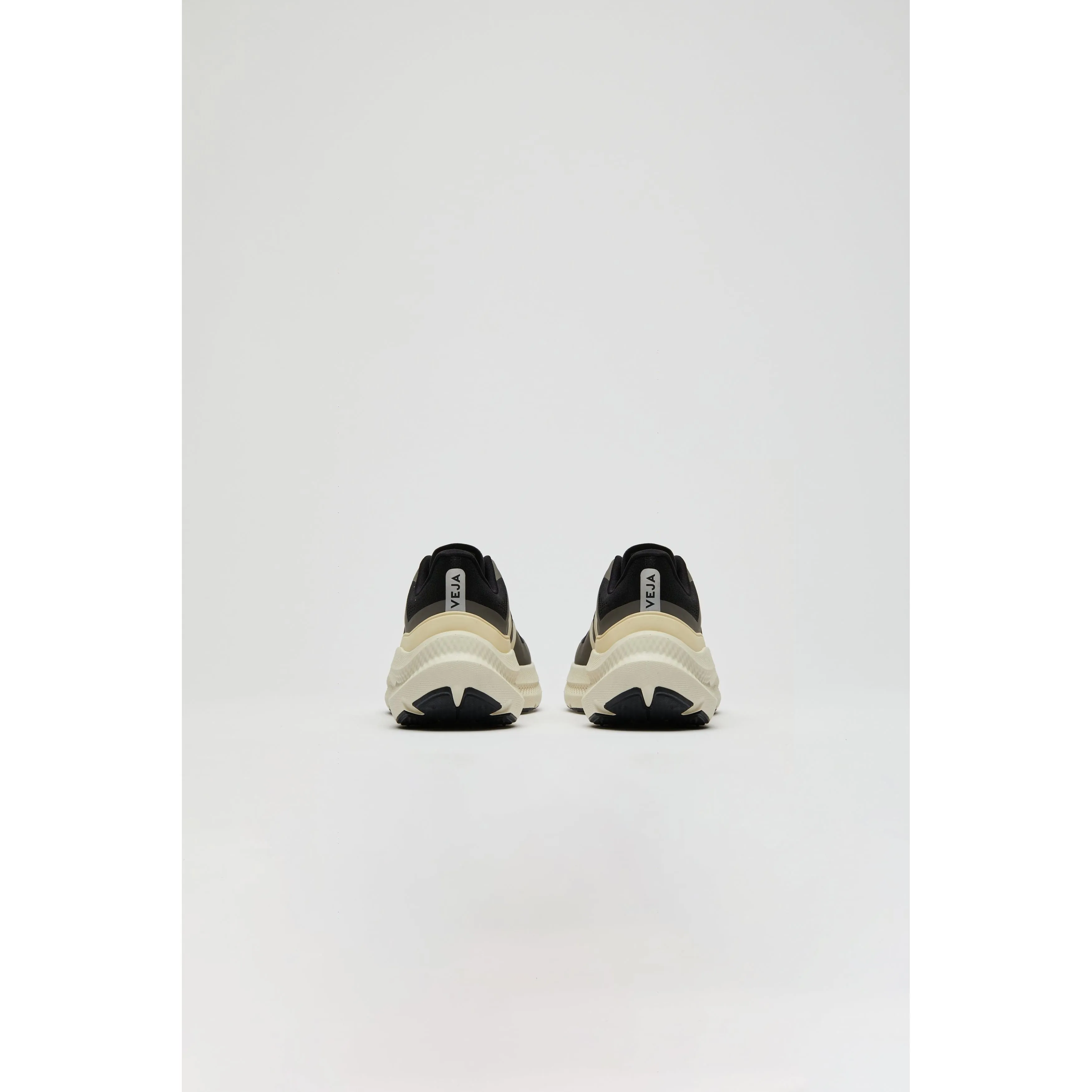 Veja Women's Condor 3 Engineered Mesh in Black Calcaire